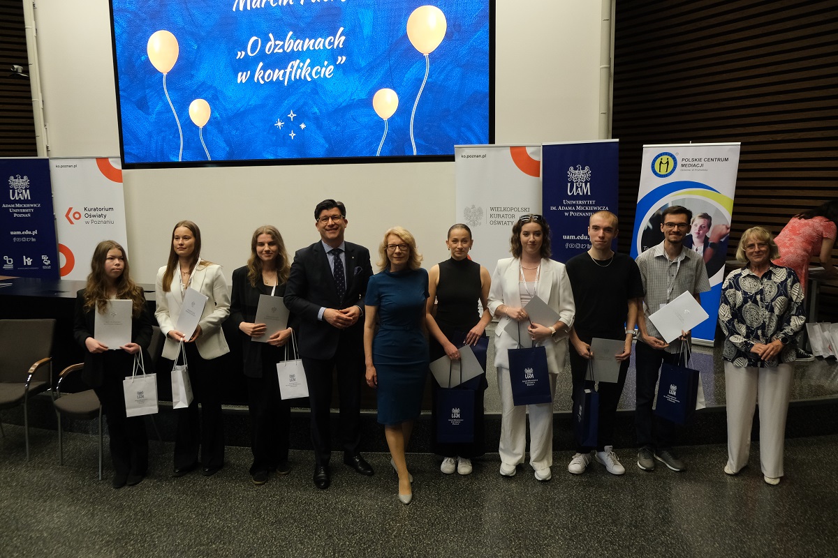 Na fotografii laureaci, uczestnicy, organizatorzy konkursu