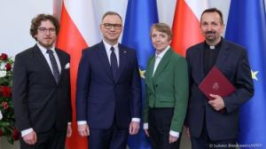 od lewej  siostrzeniec o. prof. Pawła Zająca, Prezydent Andrzej Duda, siostra o. prof. Pawła Zająca