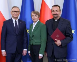od lewej Prezydent Andrzej Duda, siostra o. prof. Pawła Zająca, o. prof. Paweł Zając
